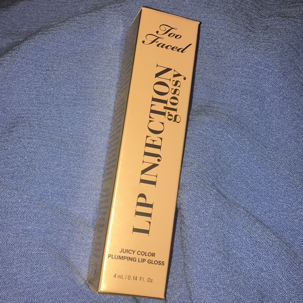 Too faced glossy lip injection / milkshake